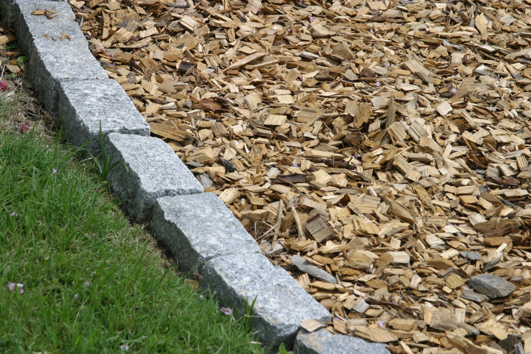 Chipped wood mulched pathway with stone edging