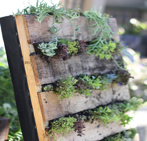 25 Best Vertical Pallet Garden Ideas & DIY Basics - Off Grid World